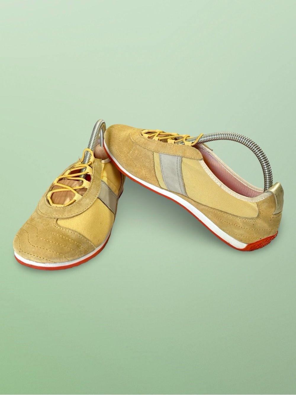 DKNY Vintage Slip on Low Top Yellow Sneakers Sz8